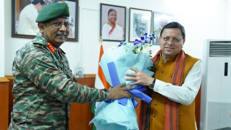 सीएम धामी से बीआरओ के महानिदेशक लेफ्टिनेंट जनरल रघु श्रीनिवासन ने की भेंट