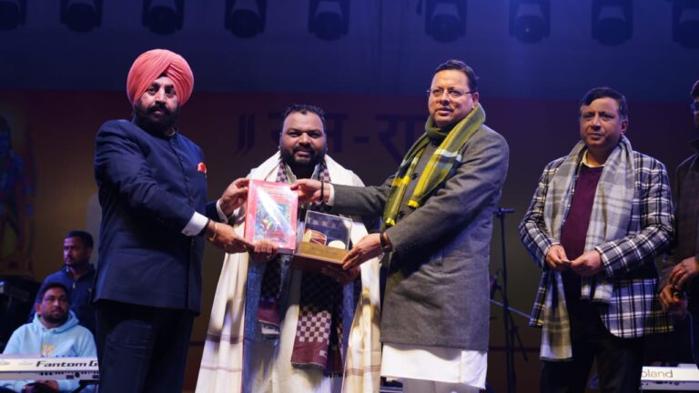 राज्यपाल और मुख्यमंत्री रेसकोर्स बन्नू स्कूल में आयोजित राम राग एक संध्या राम के नाम भजन संध्या में हुए शामिल 