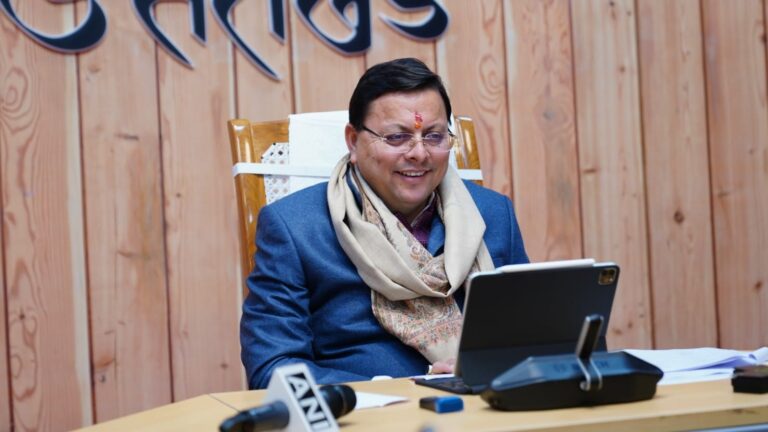 सीएम धामी ने विकसित भारत संकल्प यात्रा के तहत जनपद टिहरी गढ़वाल की महिला लाभार्थियों से किया संवाद 