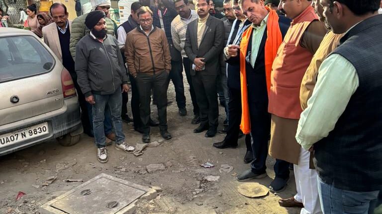 शहरी विकास मंत्री प्रेमचंद अग्रवाल ने किया सीवरेज और ड्रेनेज और सड़क निर्माण कार्य का निरीक्षण 