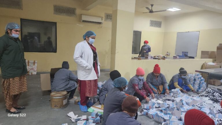 दवाई फैक्ट्री में नियमों के विपरीत किया जा रहा था दवाइयों का निर्माण, ड्रग इंस्पेक्टर ने की बड़ी कार्रवाई 