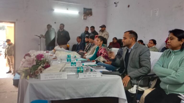 डीएम मयूर दीक्षित की अध्यक्षता में आयोजित हुई बीडीसी बैठक, सदस्यों ने अपने क्षेत्र की समस्याओं को जोर शोर से रखा 