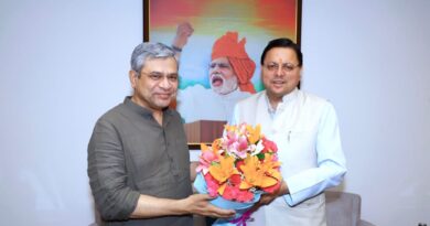 सीएम पुष्कर सिंह धामी ने रेल मंत्री से की मुलाकात