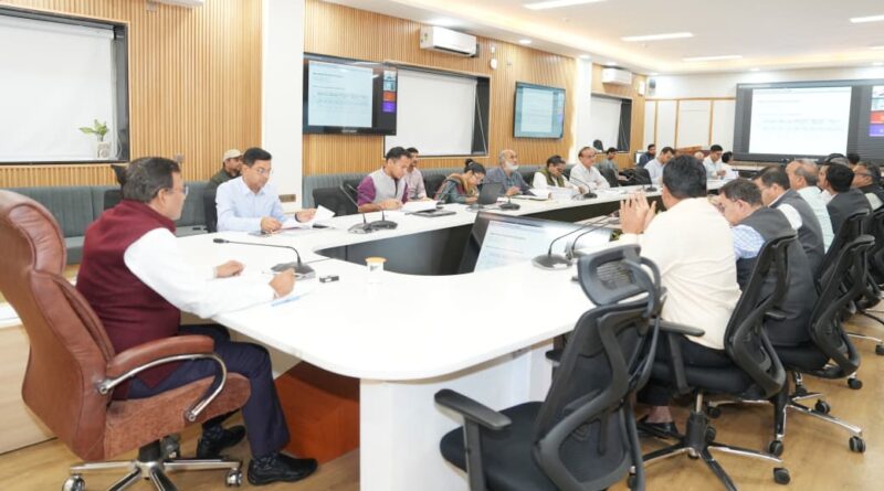 मुख्य सचिव आनंद बर्द्धन की अध्यक्षता में हुई व्यय वित्त समिति की बैठक  