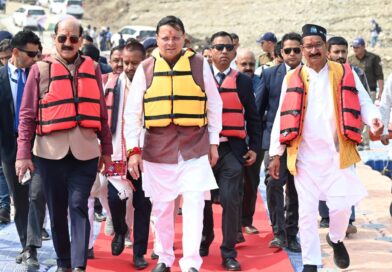 टिहरी झील में रोमांच के सफर पर निकले सीएम