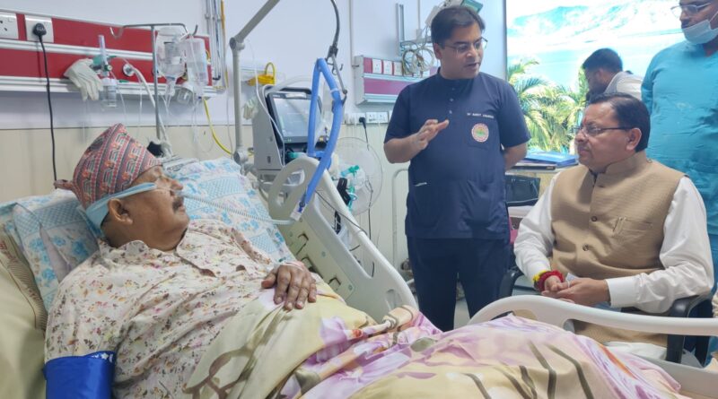 सीएम धामी ने एम्स ऋषिकेश में कैबिनेट मंत्री सतपाल महाराज के स्वास्थ्य की ली जानकारी 