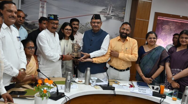 “जिला योजना को 30 साल की दूरदर्शिता के साथ तैयार करें: प्रभारी मंत्री गणेश जोशी”