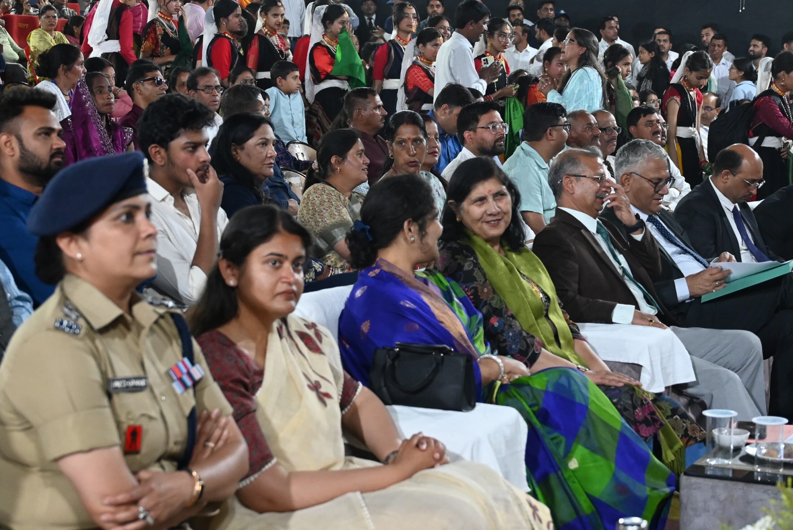 नई टिहरी में बहुउद्देशीय विधिक सेवा शिविर आयोजित, न्यायमूर्तियों ने आमजन को किया जागरूक*