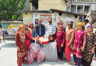 इंद्र सूर्या ट्रस्ट के अध्यक्ष कर्नल अनिल थापा ने ग्रामीणों को वितरित की स्वरोजगार किट