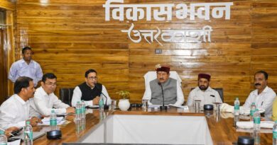 *कैबिनेट मंत्री भरत सिंह चौधरी ने ली जिला स्तरीय अधिकारियों की समीक्षा बैठक,योजनाओं के समयबद्ध क्रियान्वयन के दिए निर्देश*