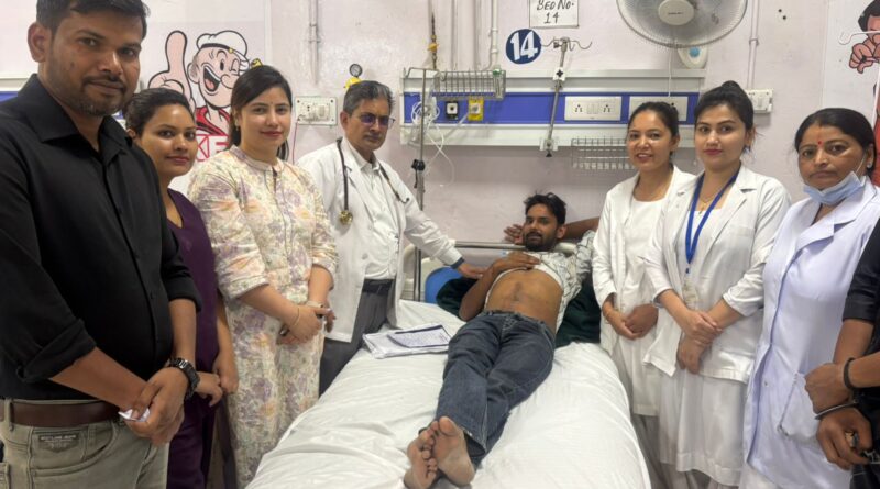 गंभीर स्थिति में जीवन बचाने में सफल रहा जिला चिकित्सालय उत्तरकाशी, 15 दिन बाद स्वस्थ होकर घर लौटे अतुल