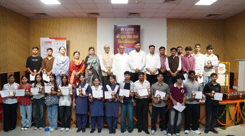 श्री गुरु राम राय विश्वविद्यालय ने किया टॉपर्स का सम्मान, दून के 30 से अधिक स्कूलों के 350 मेधावियों छात्र-छात्राओं को मिला प्रतिभा सम्मान