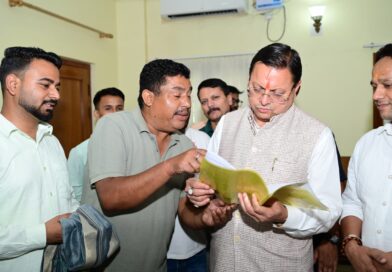 सीएम धामी ने सुनी जनता और स्थानीय जनप्रतिनिधियों की समस्याएं 
