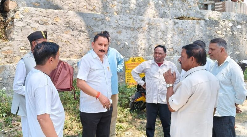 गंगोत्री विधानसभा में पूर्व विधायक विजयपाल सजवाण का जनसंपर्क तेज; ग्रामीणों से मिलकर जाना कुशलक्षेम