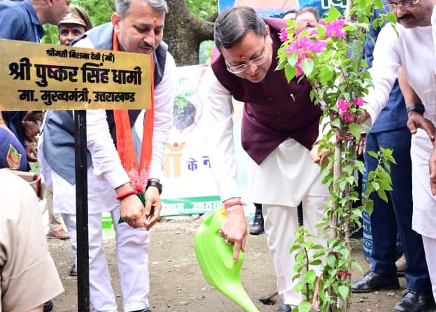 पीएम मोदी के एक पेड़ मां के नाम अभियान के अंतर्गत सीएम धामी ने अपनी माता जी के नाम से पौधा किया रोपित*