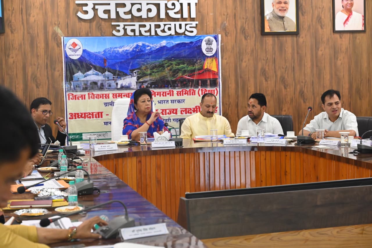 दिशा की बैठक में गैर-हाजिर अभियंताओं पर भड़कीं सांसद, तबादले के निर्देश