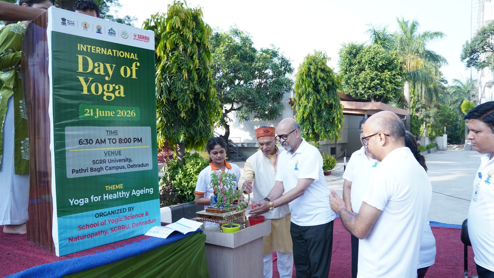 श्री गुरु राम राय विश्वविद्यालय में 12वां अंतर्राष्ट्रीय योग दिवस उत्साहपूर्वक मनाया गया
