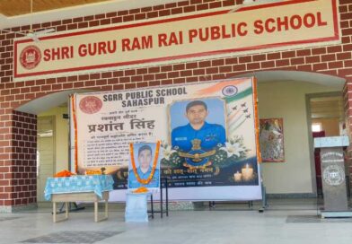 एसजीआरआर पब्लिक स्कूल सहसपुर में दी गई शहीद स्क्वाड्रन लीडर प्रशांत सिंह को श्रद्धांजलि