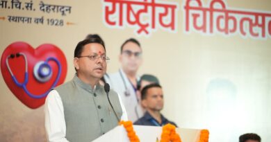 मुख्यमंत्री धामी ने डॉक्टर्स डे पर चिकित्सकों को बताया “देवभूमि के आरोग्य प्रहरी”, सेवा भावना को किया नमन