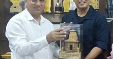 फिल्म अभिनेता अमन वर्मा ने की फिल्म विकास परिषद के नोडल अधिकारी के.एस. चौहान से भेंट