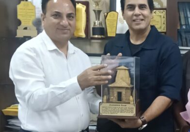 फिल्म अभिनेता अमन वर्मा ने की फिल्म विकास परिषद के नोडल अधिकारी के.एस. चौहान से भेंट