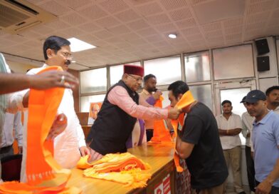 कैबिनेट मंत्री खजान दास के नेतृत्व में नगर निगम पार्षद एवं छात्र नेता सहित सैकड़ों लोगों ने थामा भाजपा का दामन 