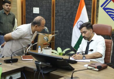 एक्शन मोड में डीएम डॉ. आशीष चौहान: समाधान दिवस में सुनीं 164 शिकायतें, ढिलाई बरतने पर अफसरों को दी सख्त हिदायत
