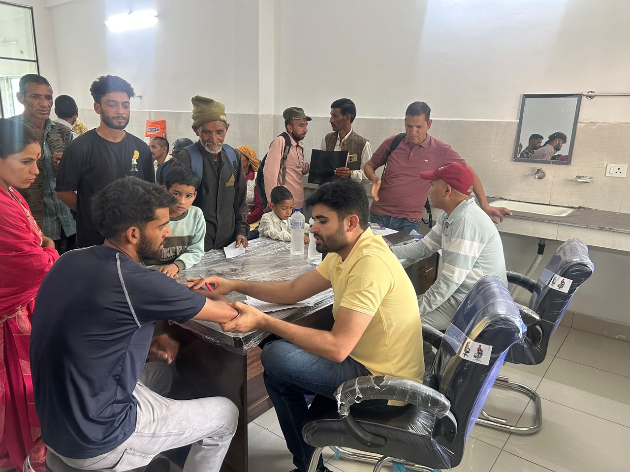 विशेषज्ञ चिकित्सा शिविरों में 8414 लोगों की हुई स्वास्थ्य जांच