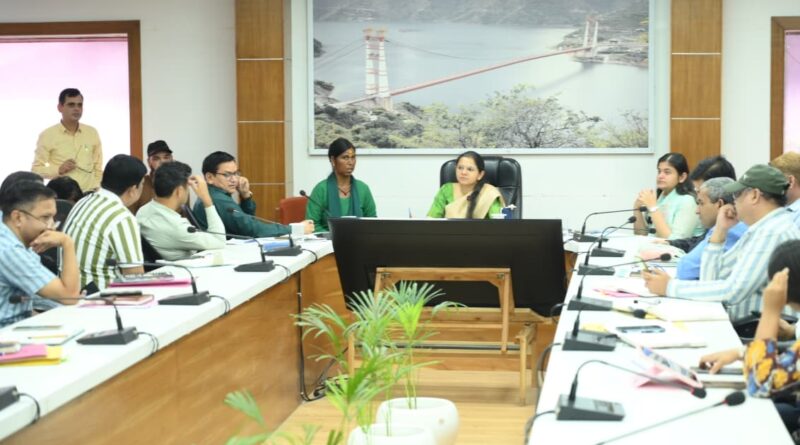 जनता मिलन कार्यक्रम में जिलाधिकारी ने सुनीं जनसमस्याएं, अधिकारियों को त्वरित निस्तारण के निर्देश