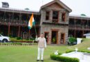 मुख्यमंत्री धामी ने मुख्यमंत्री आवास पर तिरंगा लगाकर दिया ‘हर घर तिरंगा’ का संदेश