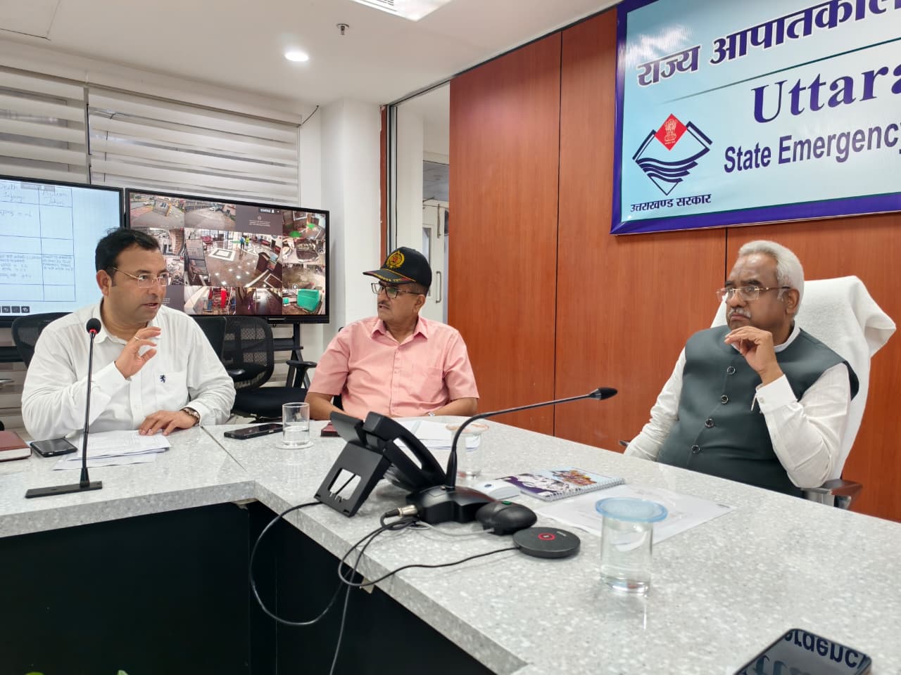 पीपलकोटी टनल हाद: आपदा प्रबंधन एवं पुनर्वास मंत्री मदन कौशिक ने की एसईओसी पहुंचकर राहत एवं बचाव कार्यों की समीक्षा  