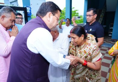 मुख्यमंत्री धामी ने 15 अगस्त की पूर्व संध्या पर शहीद अमित कुमार अणथ्वाल के परिजनों से की भेंट, किया सम्मानित