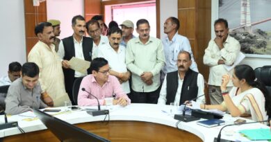 ‎जनता मिलन में सुनी 58 शिकायतें, डीएम ने अधिकारियों को दिए समयबद्ध निस्तारण के निर्देश