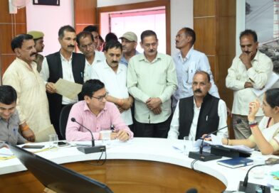 ‎जनता मिलन में सुनी 58 शिकायतें, डीएम ने अधिकारियों को दिए समयबद्ध निस्तारण के निर्देश