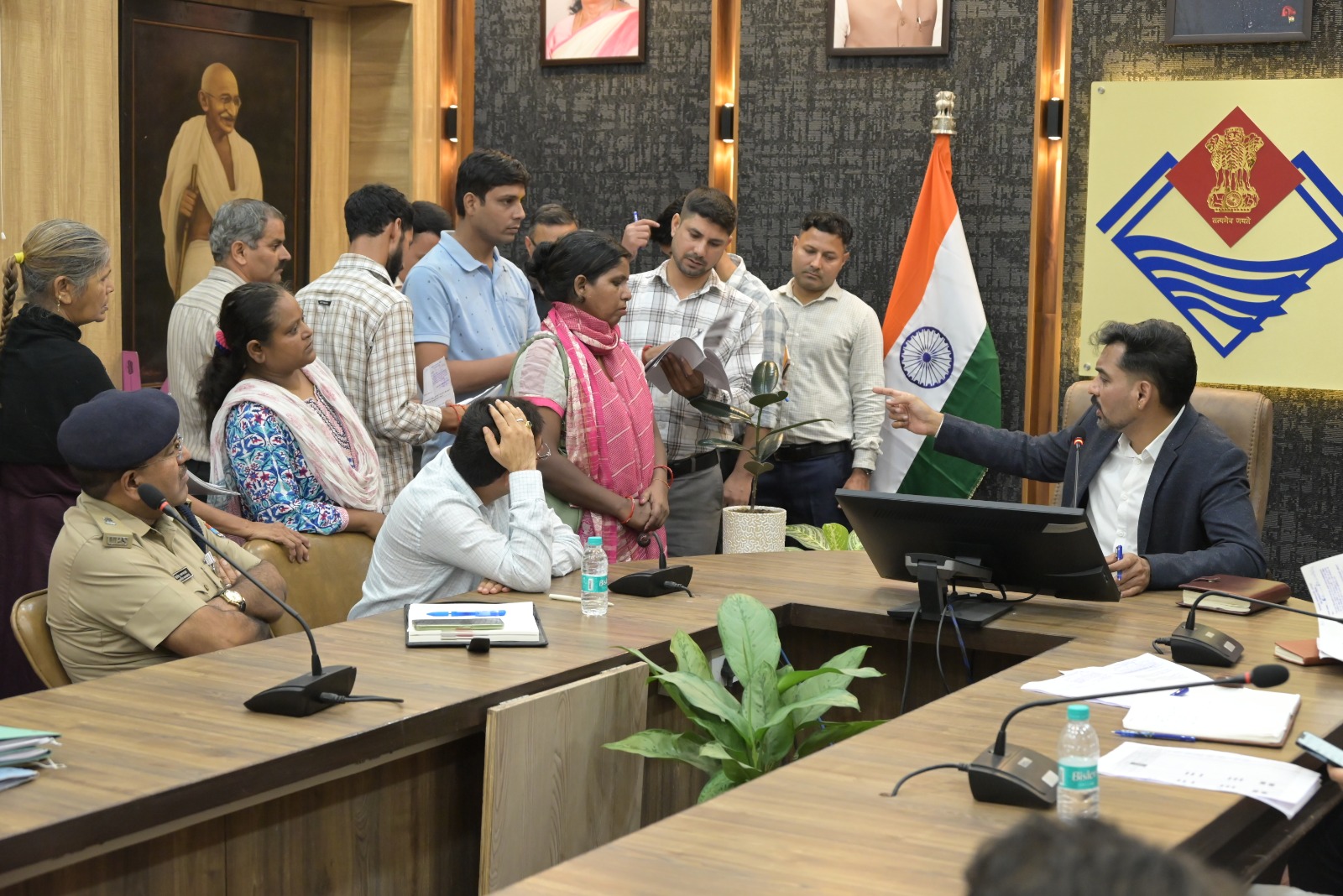 अतिक्रमण, अवैध फैक्ट्री और आपदा कार्यों में अनियमितता पर डीएम सख्त, अधिकारियों को दिए जांच के निर्देश