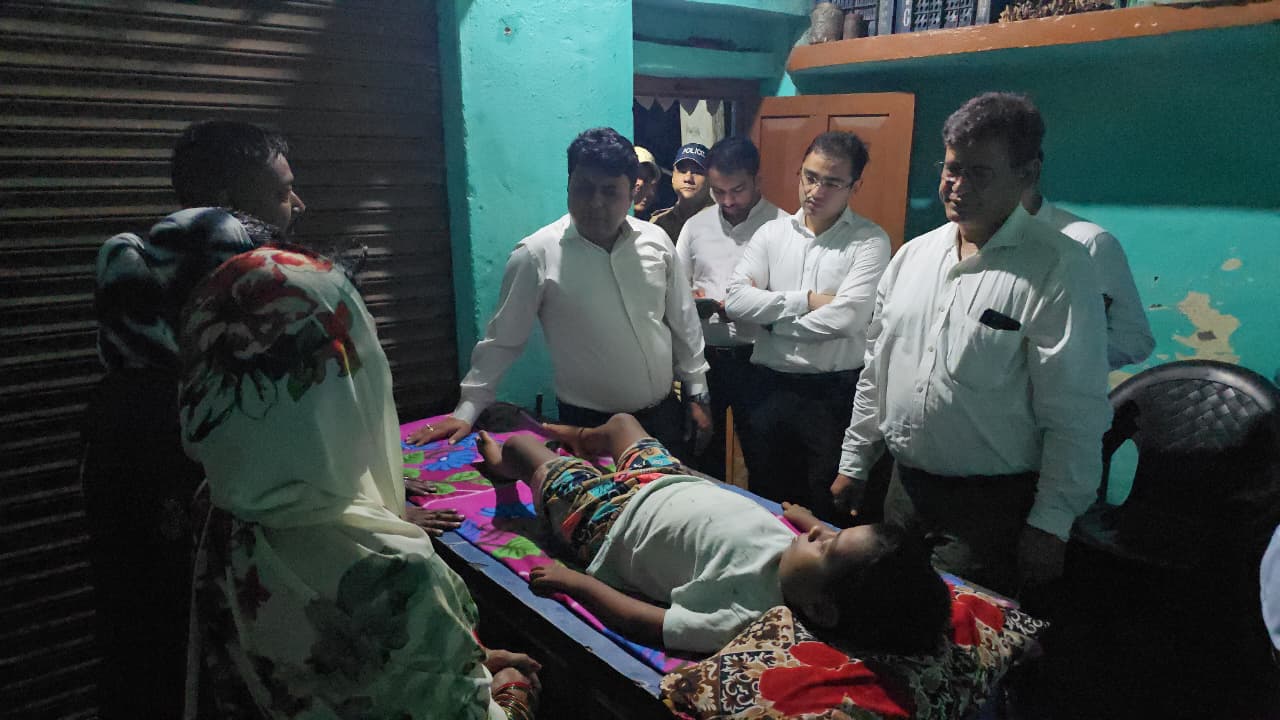 मुख्यमंत्री पुष्कर सिंह धामी की पहल से लोहियाहेड के टिक्की विक्रेता रवि शर्मा के 08 वर्षीय बेटे देव का होगा निःशुल्क उपचार