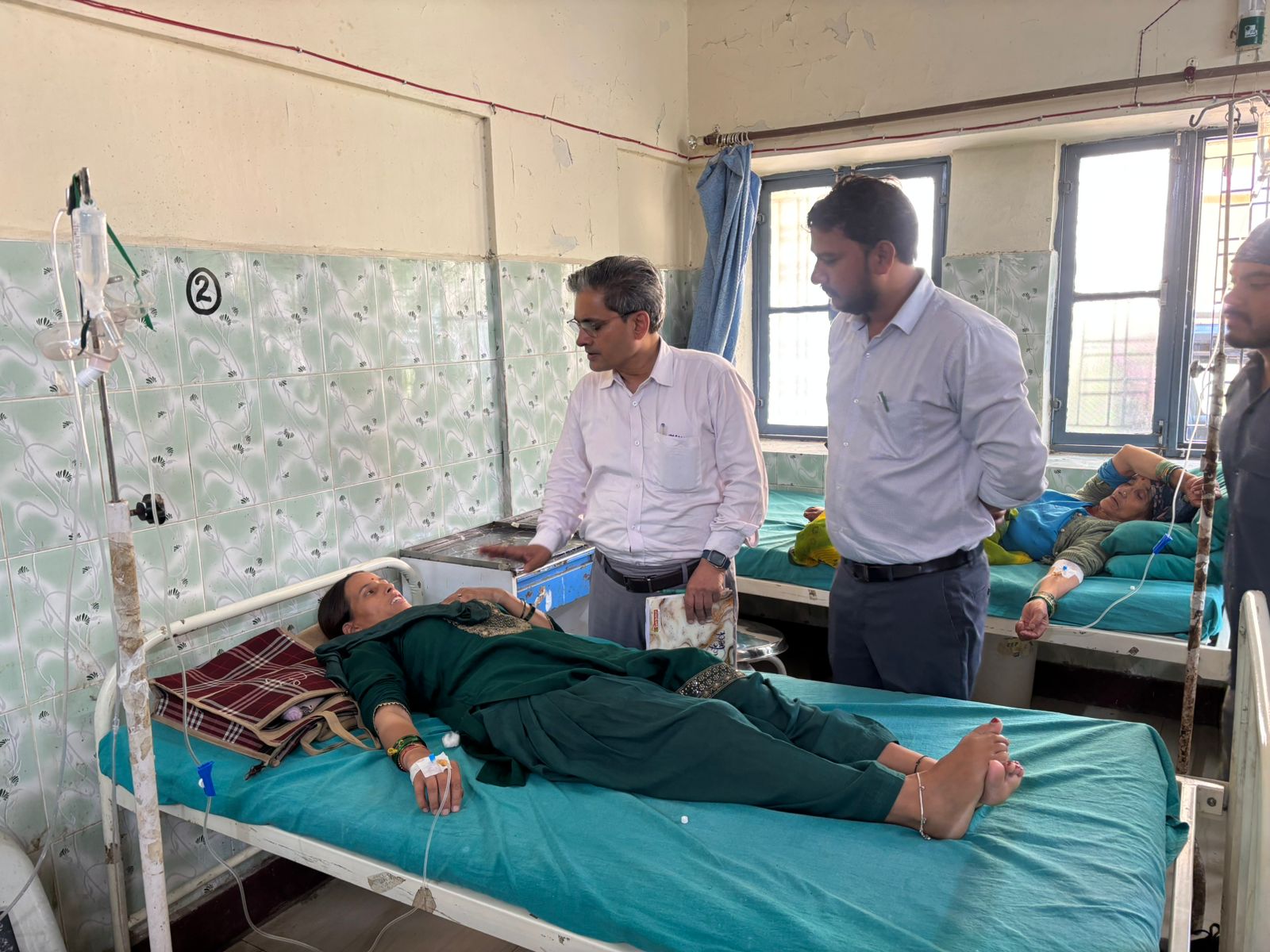 अपर मुख्य चिकित्सा अधिकारी ने सीएचसी चिन्यालीसौड़ एवं पीएचसी डुंडा का किया निरीक्षण, BPHU को एक सप्ताह में क्रियाशील करने के निर्देश