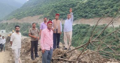 पुरोला विधायक दुर्गेश्वर लाल ने किया भूस्खलन प्रभावित मोटर मार्ग का स्थलीय निरीक्षण, अधिकारियों को दिए स्थाई समाधान के निर्देश