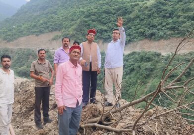 पुरोला विधायक दुर्गेश्वर लाल ने किया भूस्खलन प्रभावित मोटर मार्ग का स्थलीय निरीक्षण, अधिकारियों को दिए स्थाई समाधान के निर्देश
