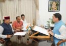 मुख्यमंत्री पुष्कर सिंह धामी से कैबिनेट मंत्री खजान दास ने की शिष्टाचार भेंट 