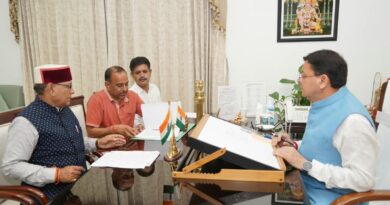 मुख्यमंत्री पुष्कर सिंह धामी से कैबिनेट मंत्री खजान दास ने की शिष्टाचार भेंट 