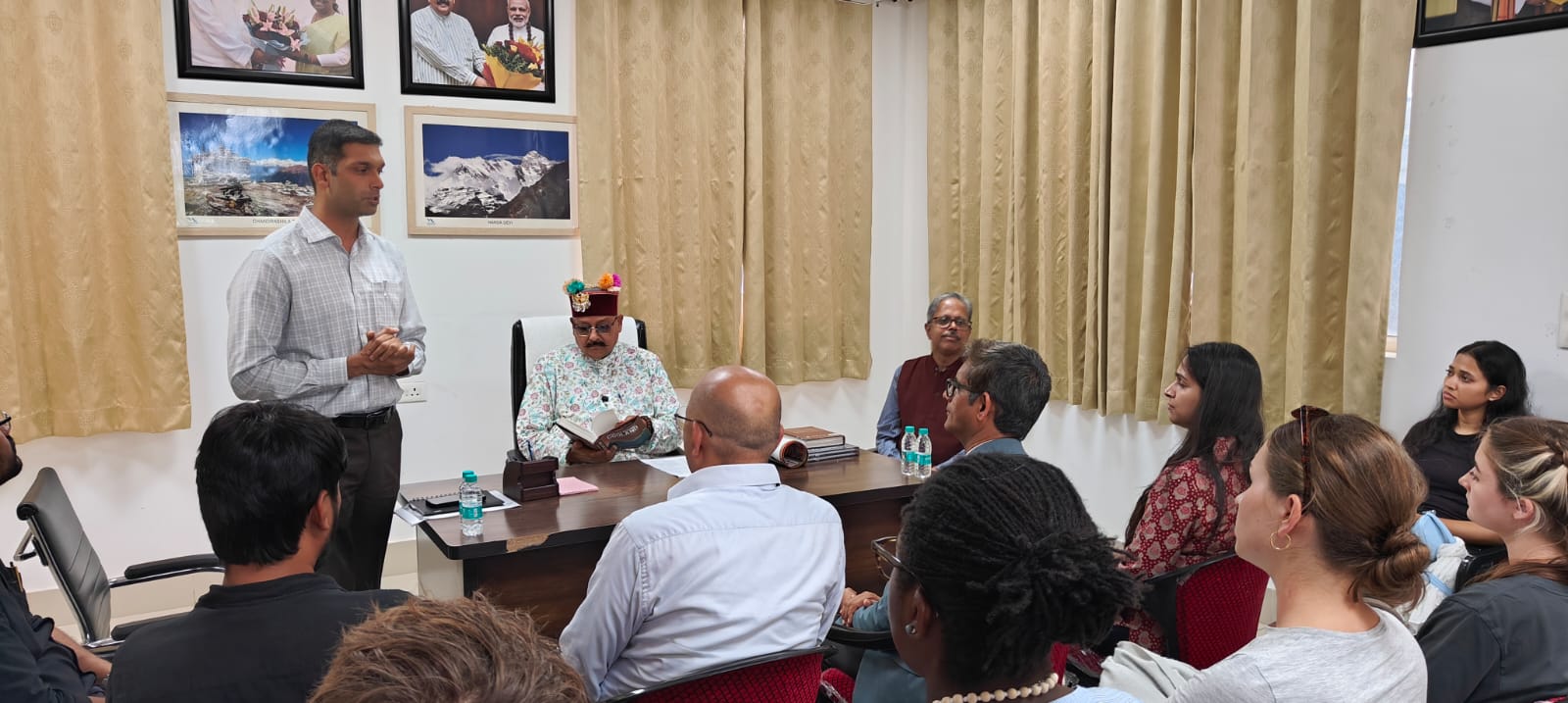 पर्यटन मंत्री महाराज से मिले साउथेम्प्टन विश्वविद्यालय, लंदन के छात्र-छात्राएं