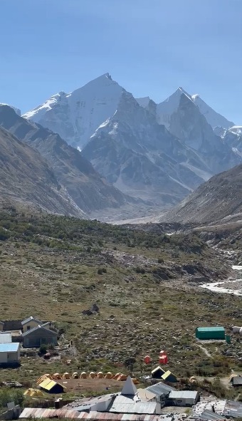 गोमुख-तपोवन ट्रेक पर उमड़े एडवेंचर के शौकीन पर्यटक, स्वच्छता बनाए रखने की अपील 