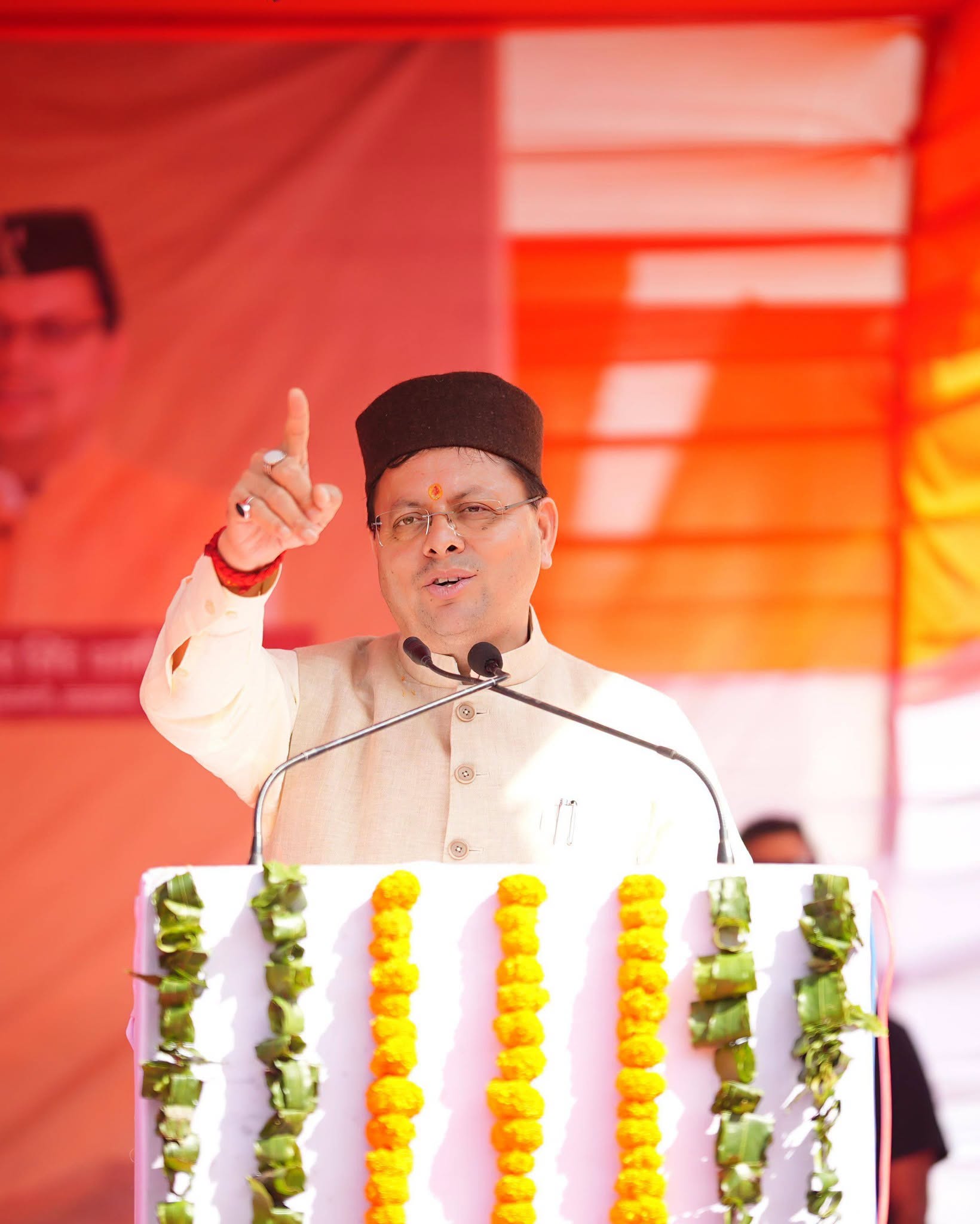 सीएम धामी ने प्रदान की विभिन्न विकास योजनाओं एवं निर्माण कार्यों के साथ ही विद्यालयों में अध्ययनरत छात्र-छात्राओं को शिक्षण सामग्री/निःशुल्क पाठ्य पुस्तक प्रदान किये जाने के लिए ₹ 130 करोड़ की वित्तीय स्वीकृति 