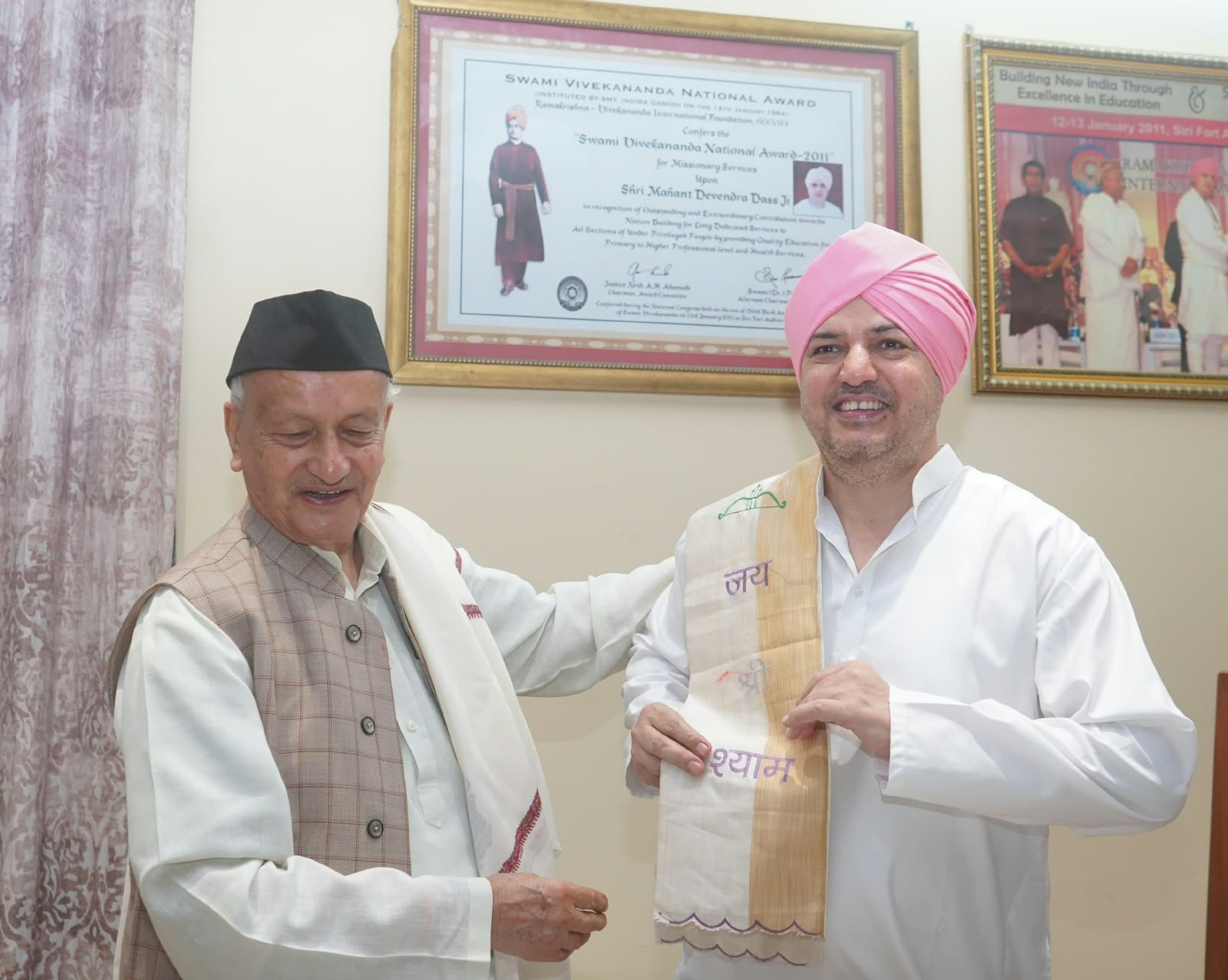 श्री दरबार साहिब पहुंचे भगत सिंह कोश्यारी, श्रीमहंत देवेन्द्र दास जी महाराज से की शिष्टाचार भेंट