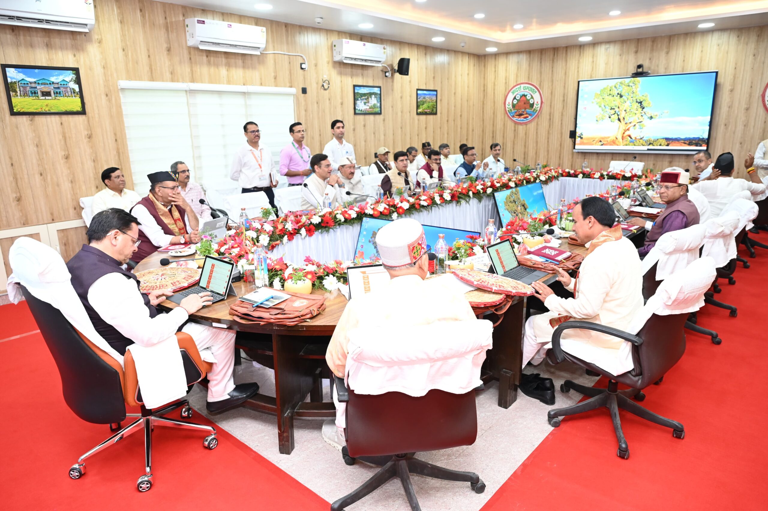 भारत-नेपाल अंतरराष्ट्रीय सीमा से सटे बनबसा में धामी कैबिनेट की बैठक, शासन को सीमांत क्षेत्रों तक ले जाने की नई पहल