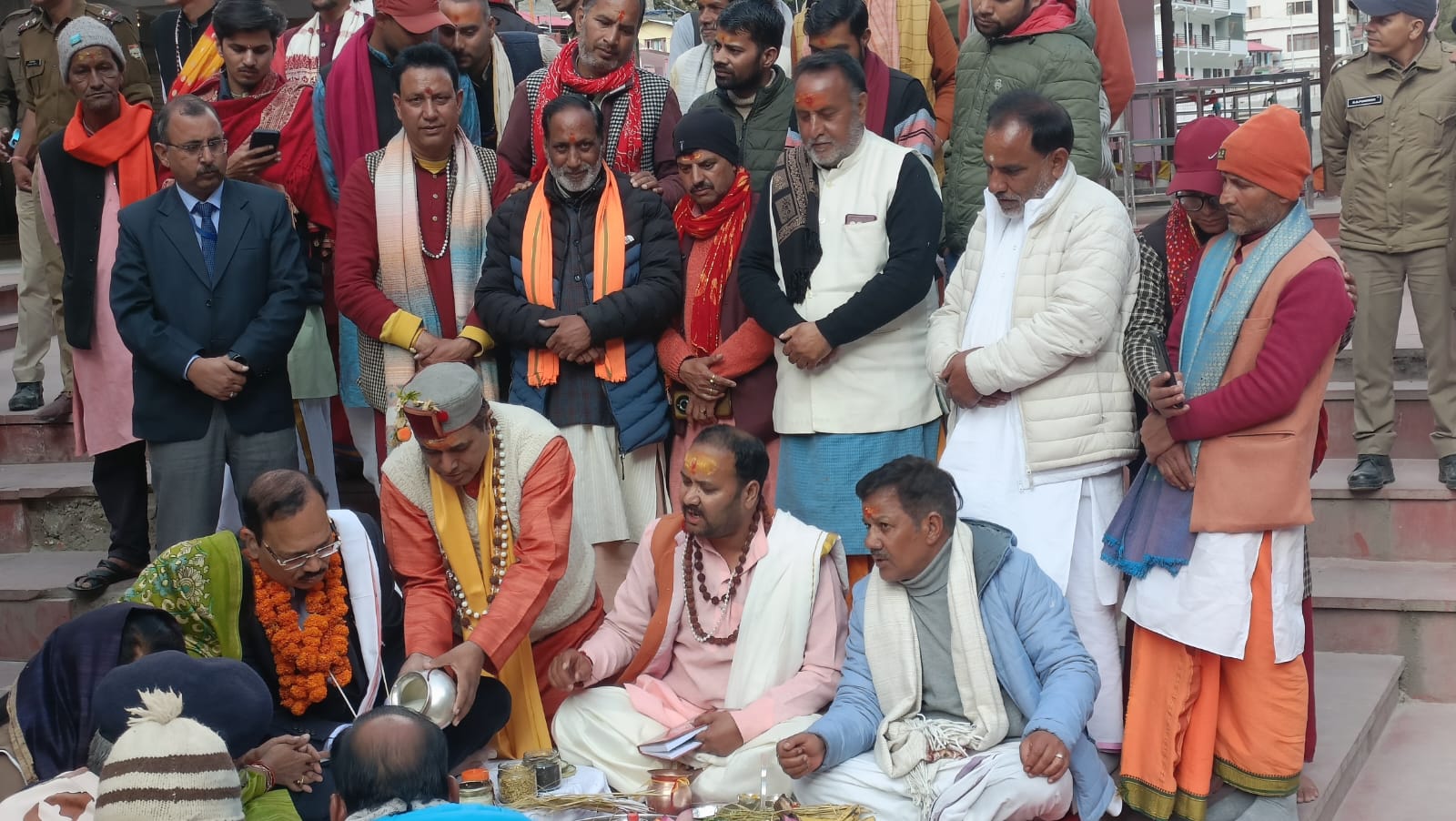 भारत के मुख्य न्यायाधीश न्यायमूर्ति सूर्यकांत ने परिवार सहित गंगोत्री धाम में की पूजा-अर्चना और किया पितृ तर्पण