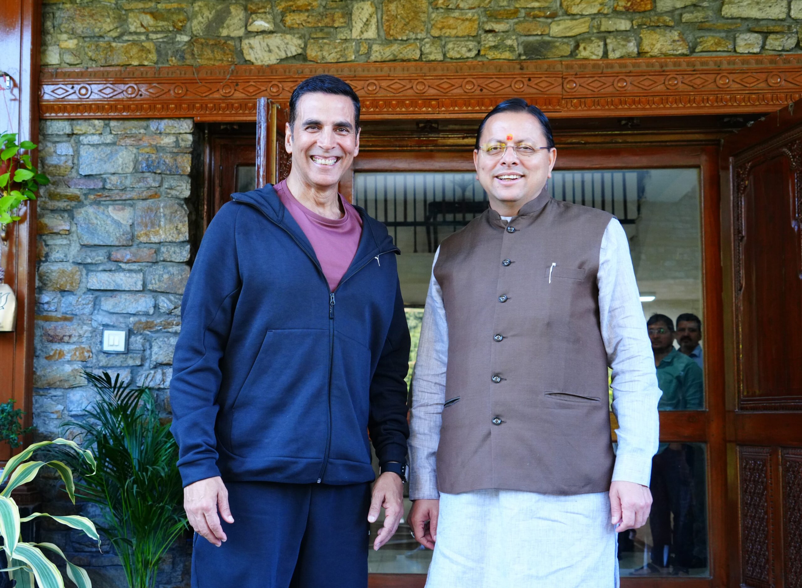 मुख्यमंत्री पुष्कर सिंह धामी से प्रसिद्ध फिल्म अभिनेता अक्षय कुमार ने की शिष्टाचार भेंट