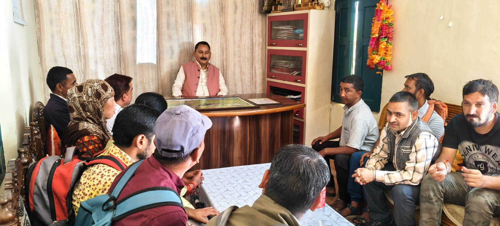 पूर्व विधायक विजयपाल सजवाण ने कमान अधिकारी से दूरभाष पर वार्ता कर रखी बात