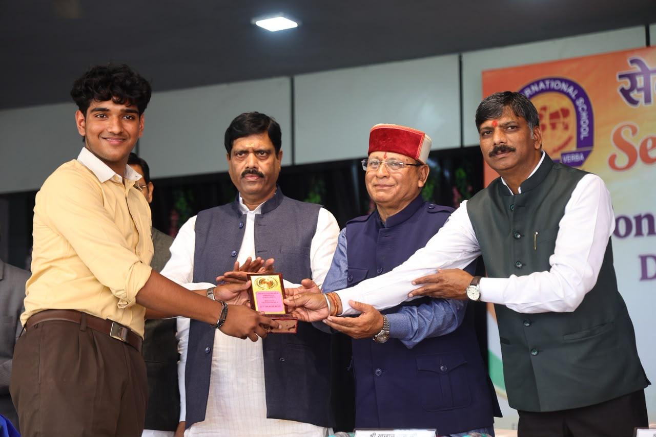 सेवा संकल्प अभियान-2026 में भाजपा प्रदेश सह प्रभारी अरविंद मेनन और मंत्री खजानदास ने की शिरकत, विद्यार्थियों को किया सम्मानित 